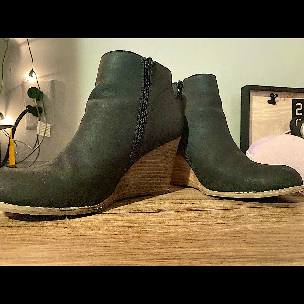 Report wedged booties👢❤️‍🔥